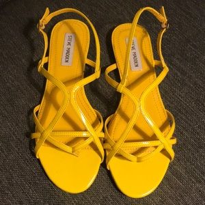 Steve Madden yellow patent leather sandals sz 7